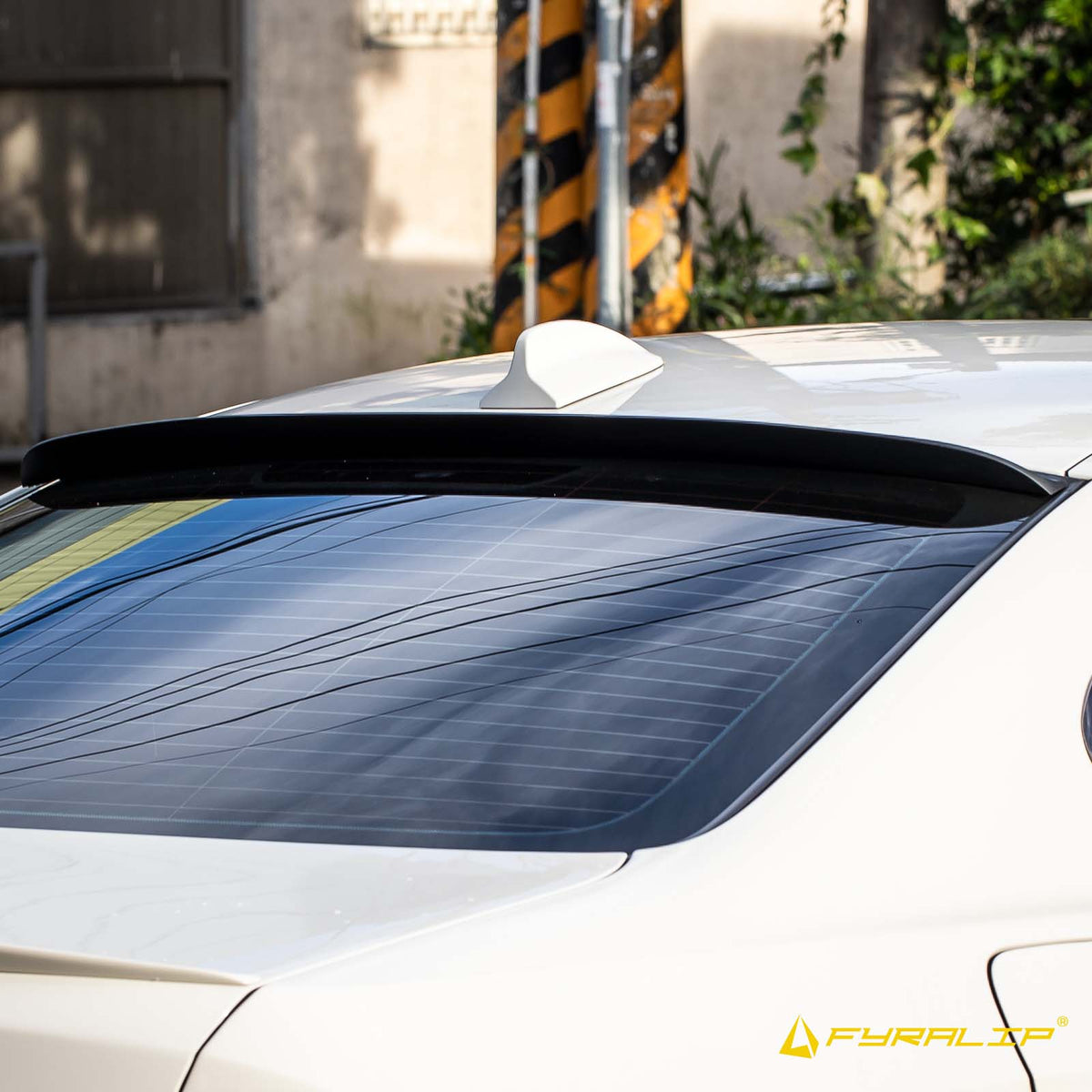 FYRALIP] リアルーフスポイラー 純正色塗装済 Y15R High Kickタイプ